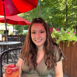 Meet your Posher, Lia